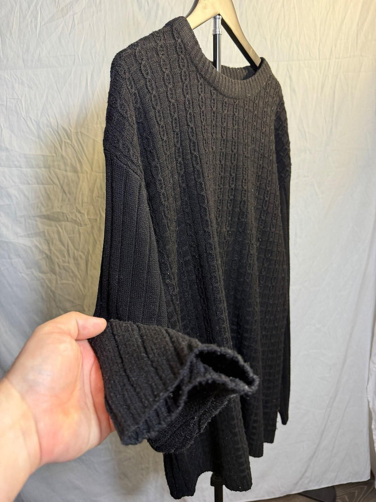 A. Adams & Spire Men's XL Black Cable Knit Acrylic Sweater - Wormhole Thrift