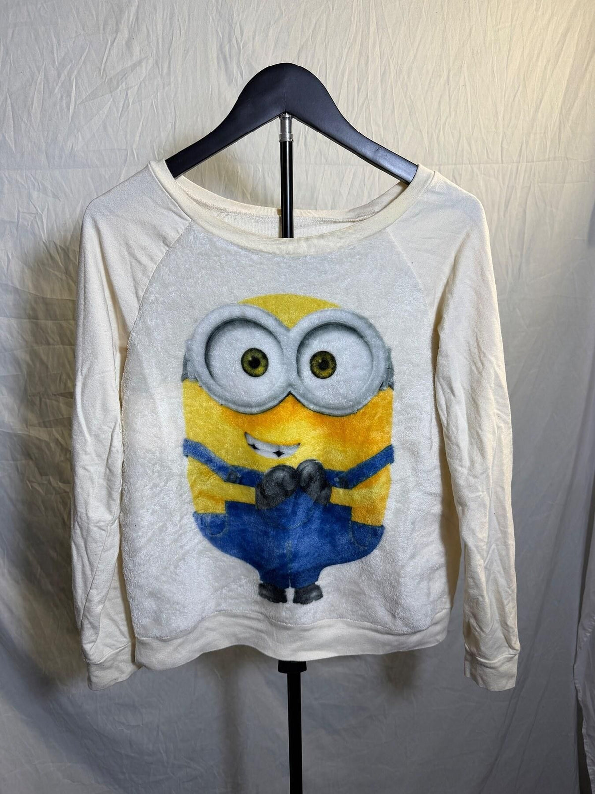 Minions Illumination Cream Fuzzy Graphic Sweatshirt XL - Wormhole Thrift