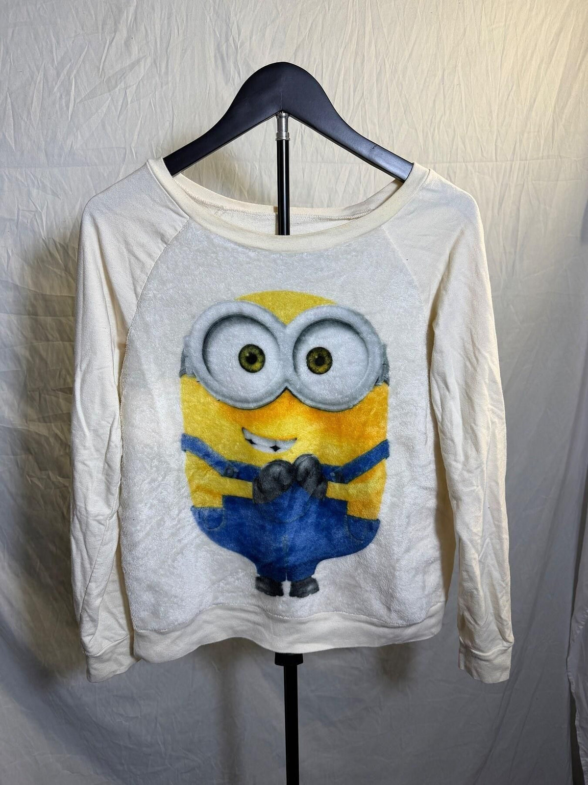 Minions Illumination Cream Fuzzy Graphic Sweatshirt XL - Wormhole Thrift