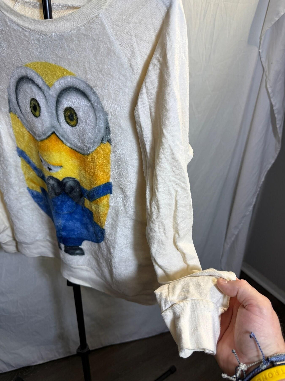 Minions Illumination Cream Fuzzy Graphic Sweatshirt XL - Wormhole Thrift
