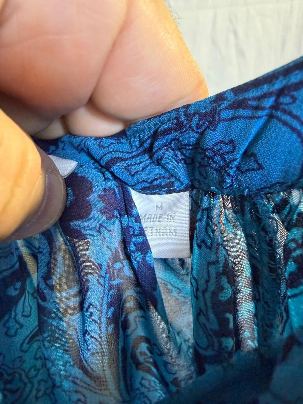 New York & Company Women's Blue Paisley Sheer V-Neck Blouse Size M - Wormhole Thrift