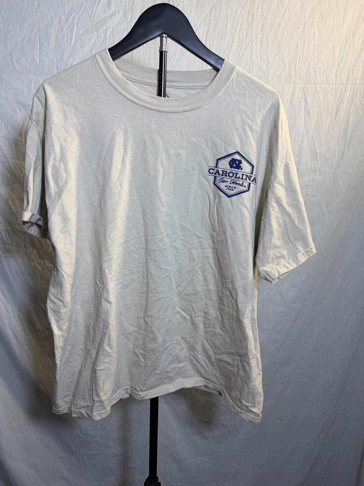 Knights Apparel UNC Tar Heels Deer Graphic T-Shirt Men's Large - Wormhole Thrift