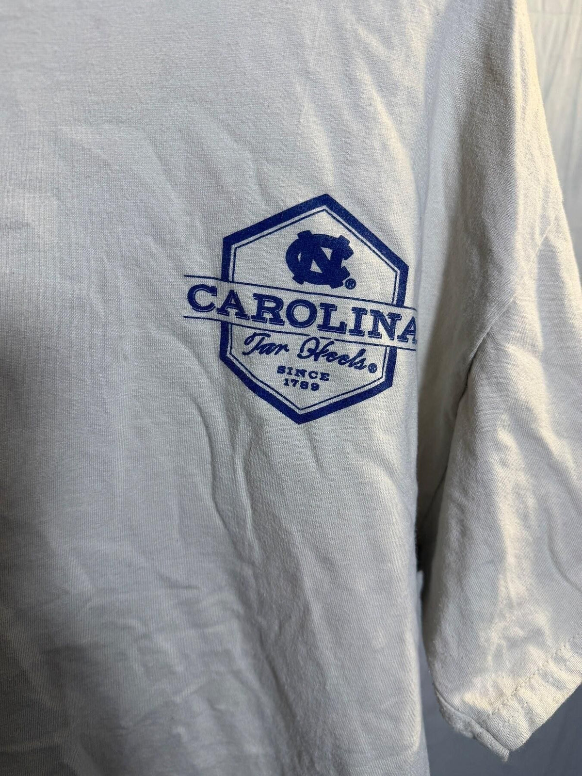 Knights Apparel UNC Tar Heels Deer Graphic T-Shirt Men's Large - Wormhole Thrift