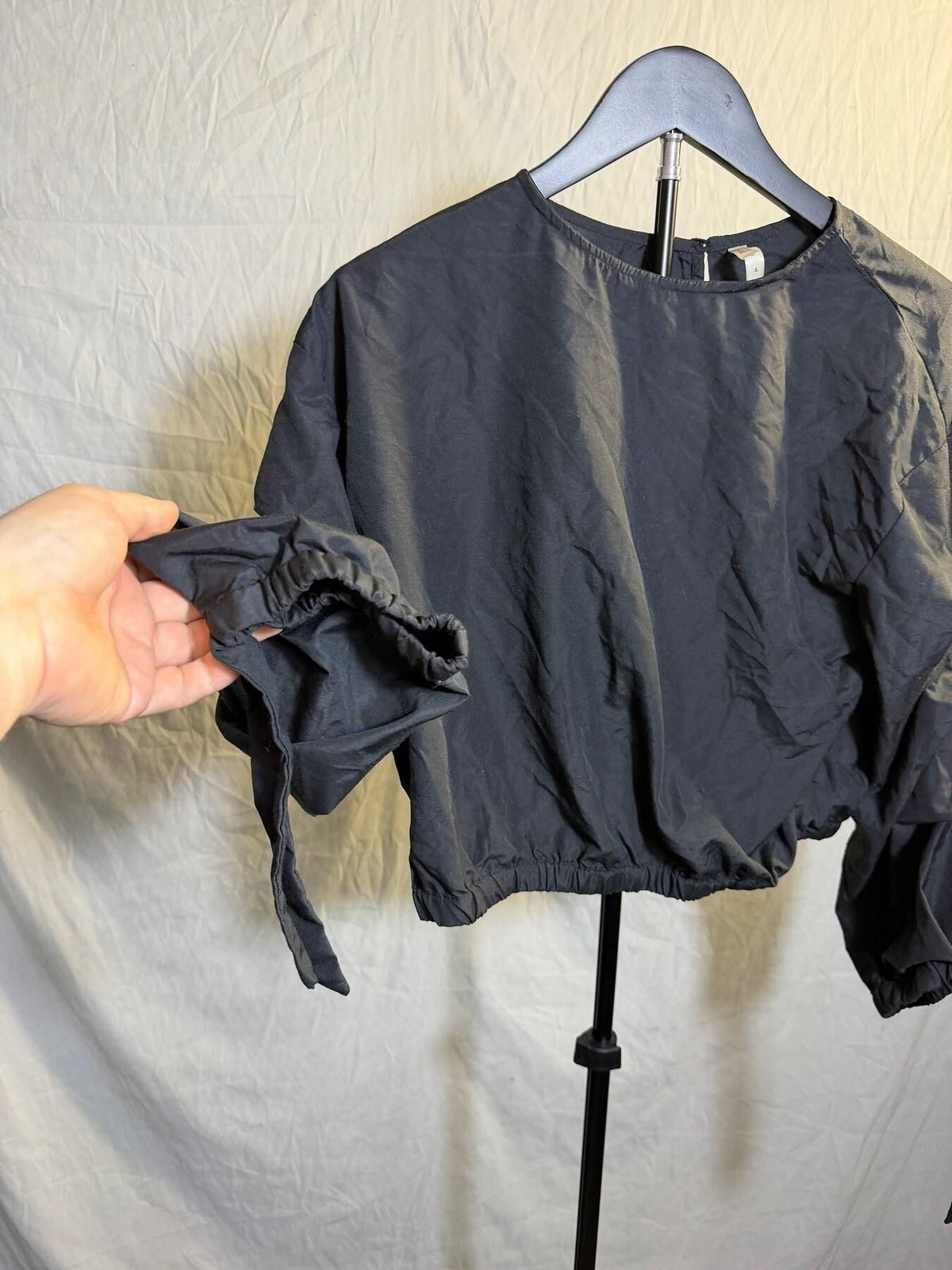 TRUE DESTINY Black Cropped Puff Sleeve Top Elastic Hem & Cuffs L - Wormhole Thrift