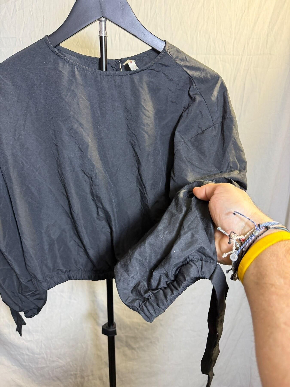 TRUE DESTINY Black Cropped Puff Sleeve Top Elastic Hem & Cuffs L - Wormhole Thrift