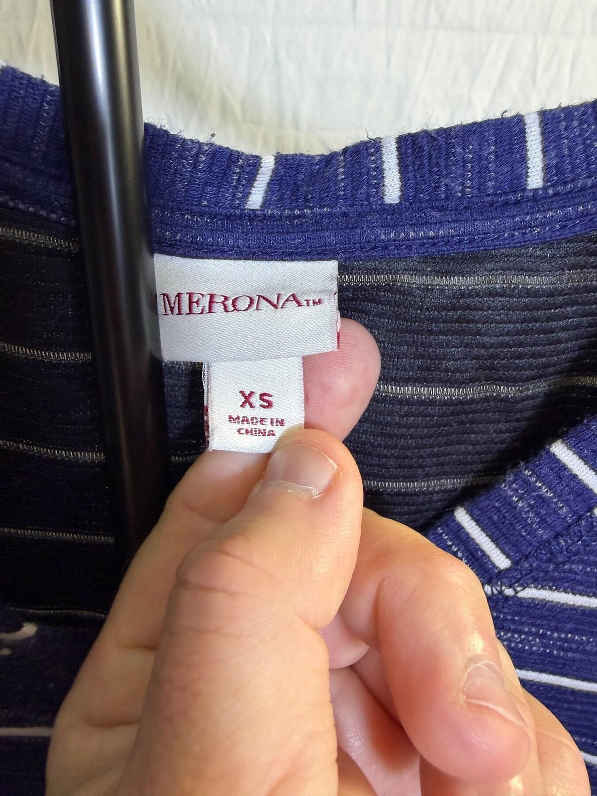 Merona Women's Blue & White Striped V-Neck Short Sleeve T-Shirt XS - Wormhole Thrift