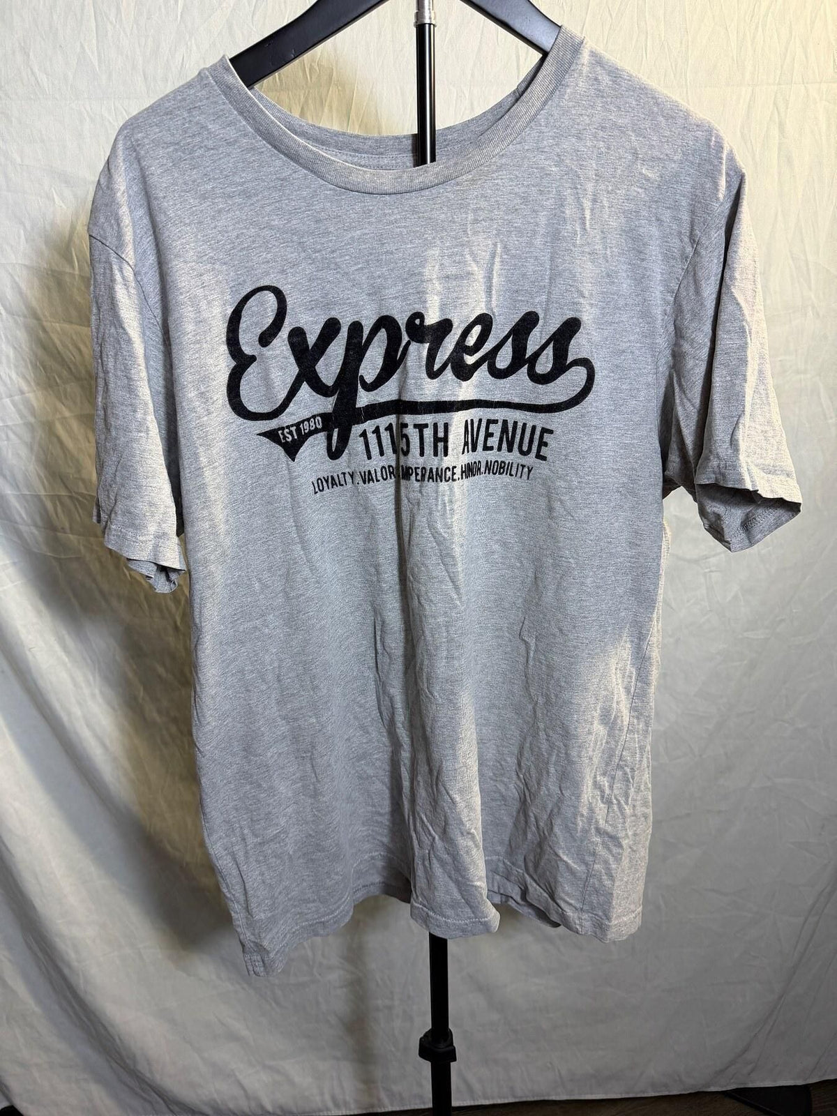 Express Men's Grey Graphic T-Shirt XL 111 5th Avenue - Wormhole Thrift