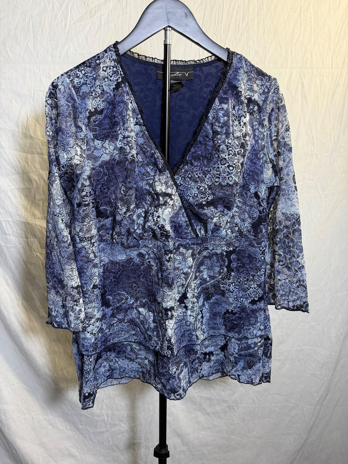 Vintage Venezia Women's Blue Floral Lace Wrap V-Neck Blouse 14/16 - Wormhole Thrift