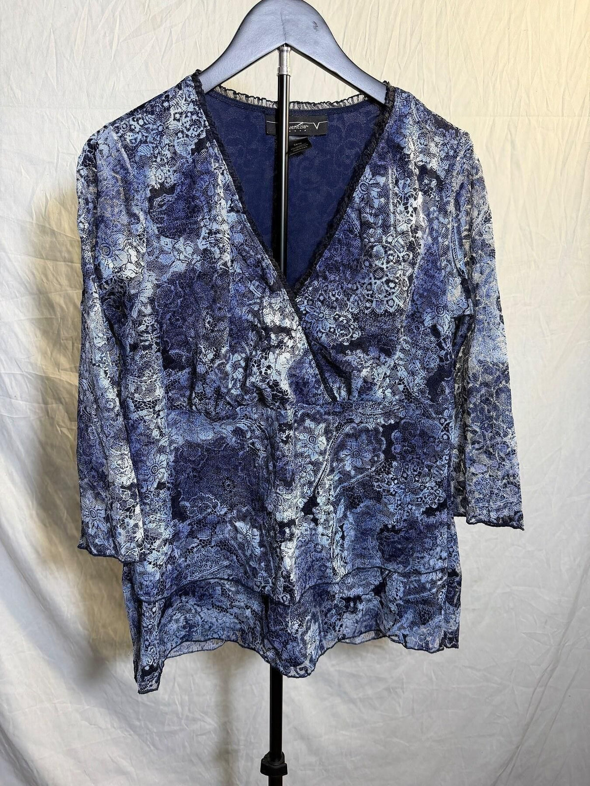 Vintage Venezia Women's Blue Floral Lace Wrap V-Neck Blouse 14/16 - Wormhole Thrift