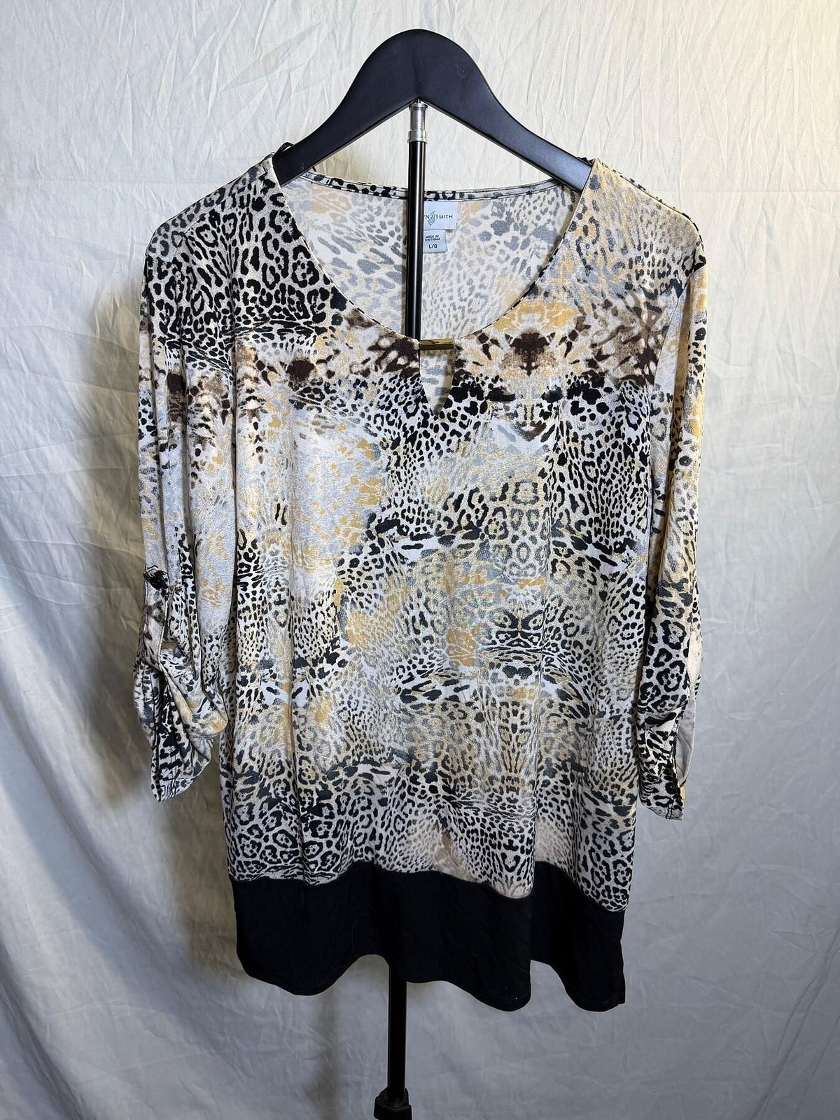 Jaclyn Smith Women's Large Leopard Print V-Neck 3/4 Roll-Tab Sleeve Top - Wormhole Thrift