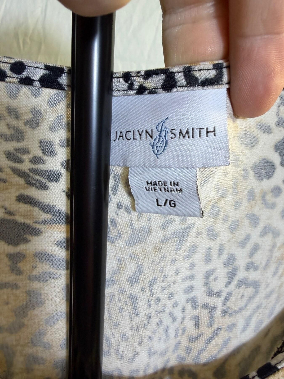 Jaclyn Smith Women's Large Leopard Print V-Neck 3/4 Roll-Tab Sleeve Top - Wormhole Thrift