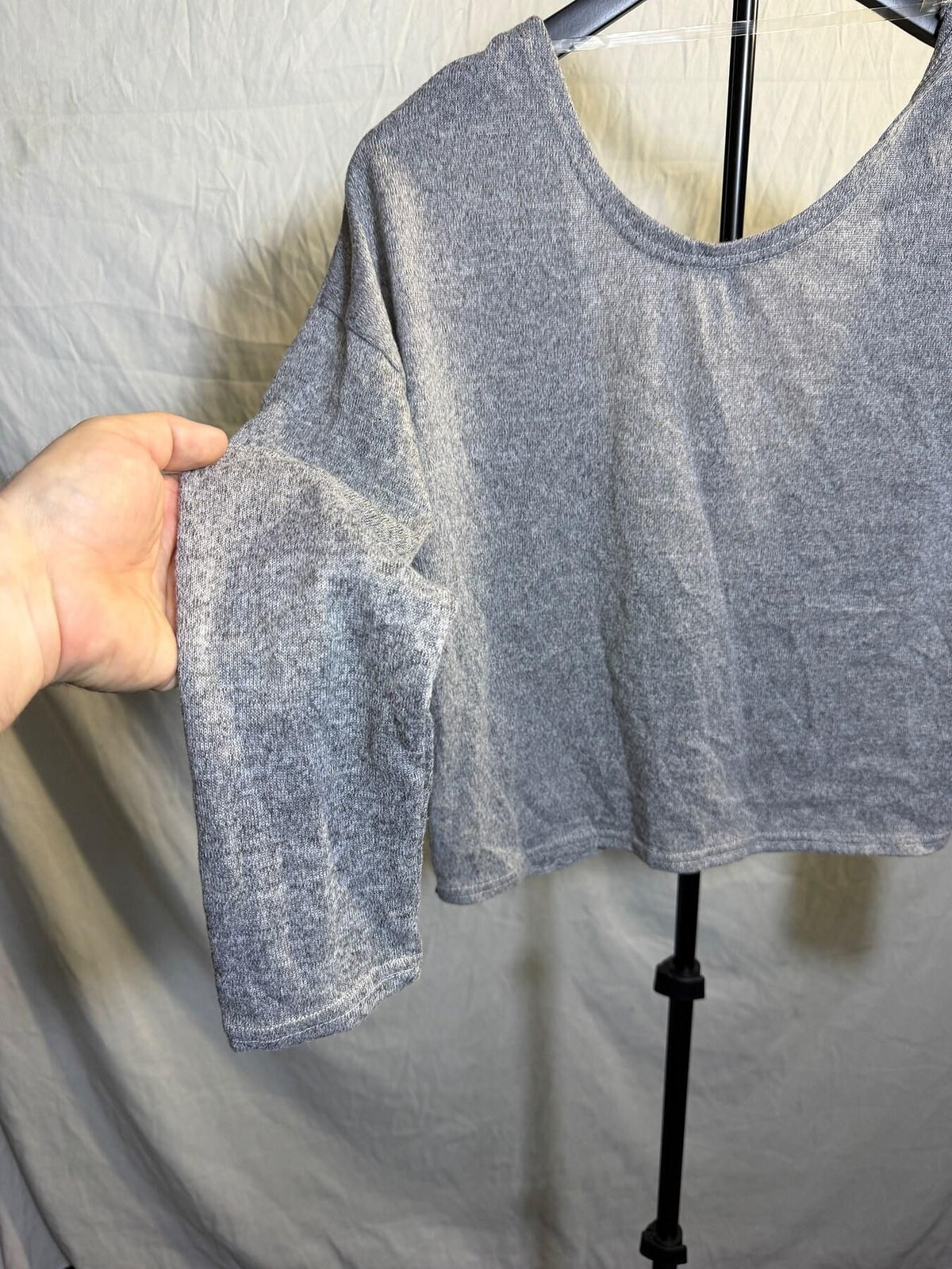 Women's Grey Cropped Twist Back Long Sleeve Top Size M NWT - Wormhole Thrift