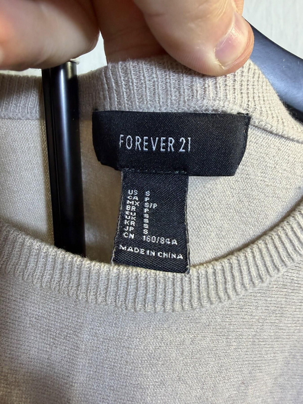 Forever 21 Women's Beige Crew Neck Long Sleeve Sweater Size S - Wormhole Thrift