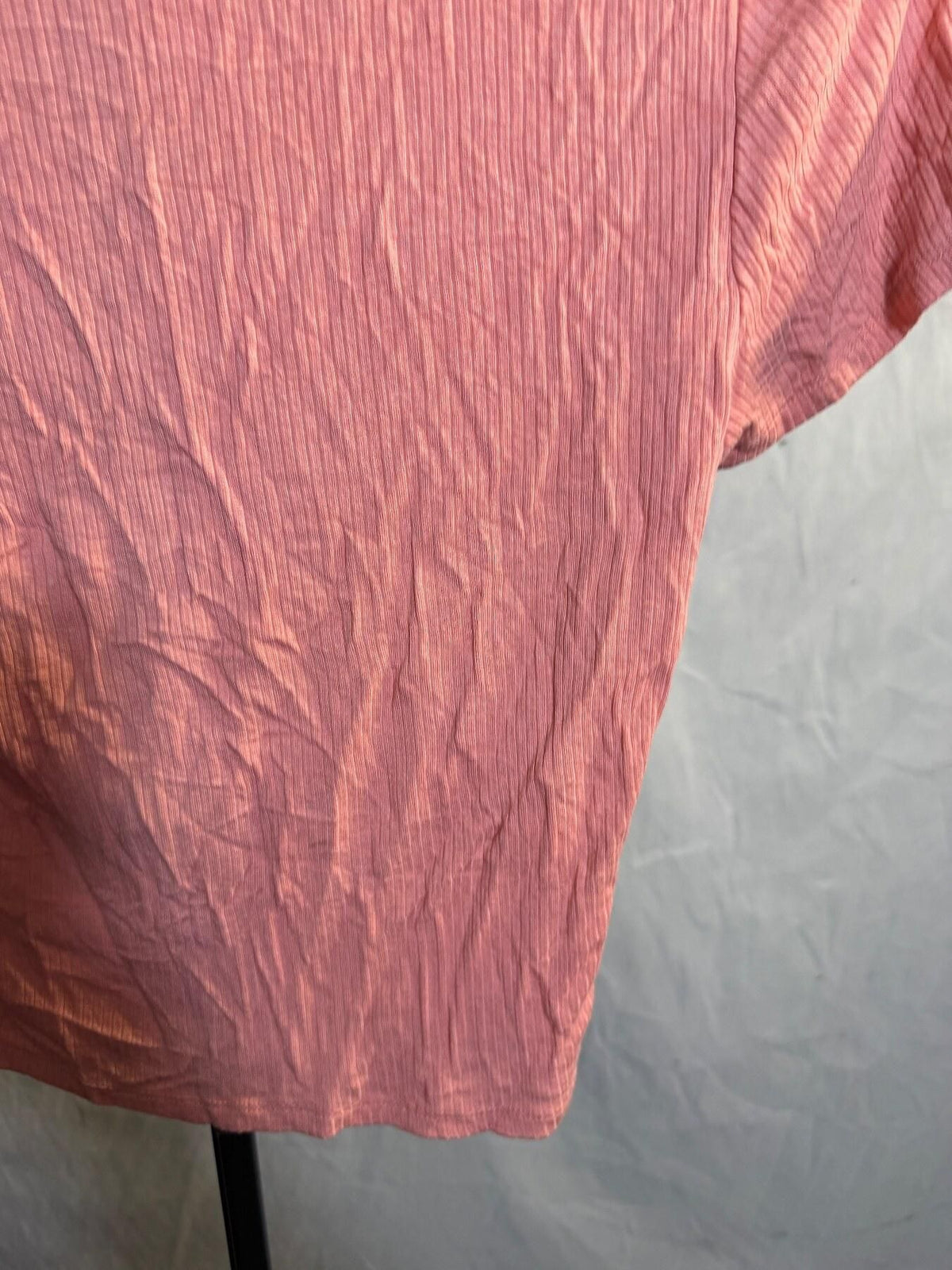 BOZZOLO Women's Medium Pink Ribbed Short Sleeve Crop Top - Wormhole Thrift