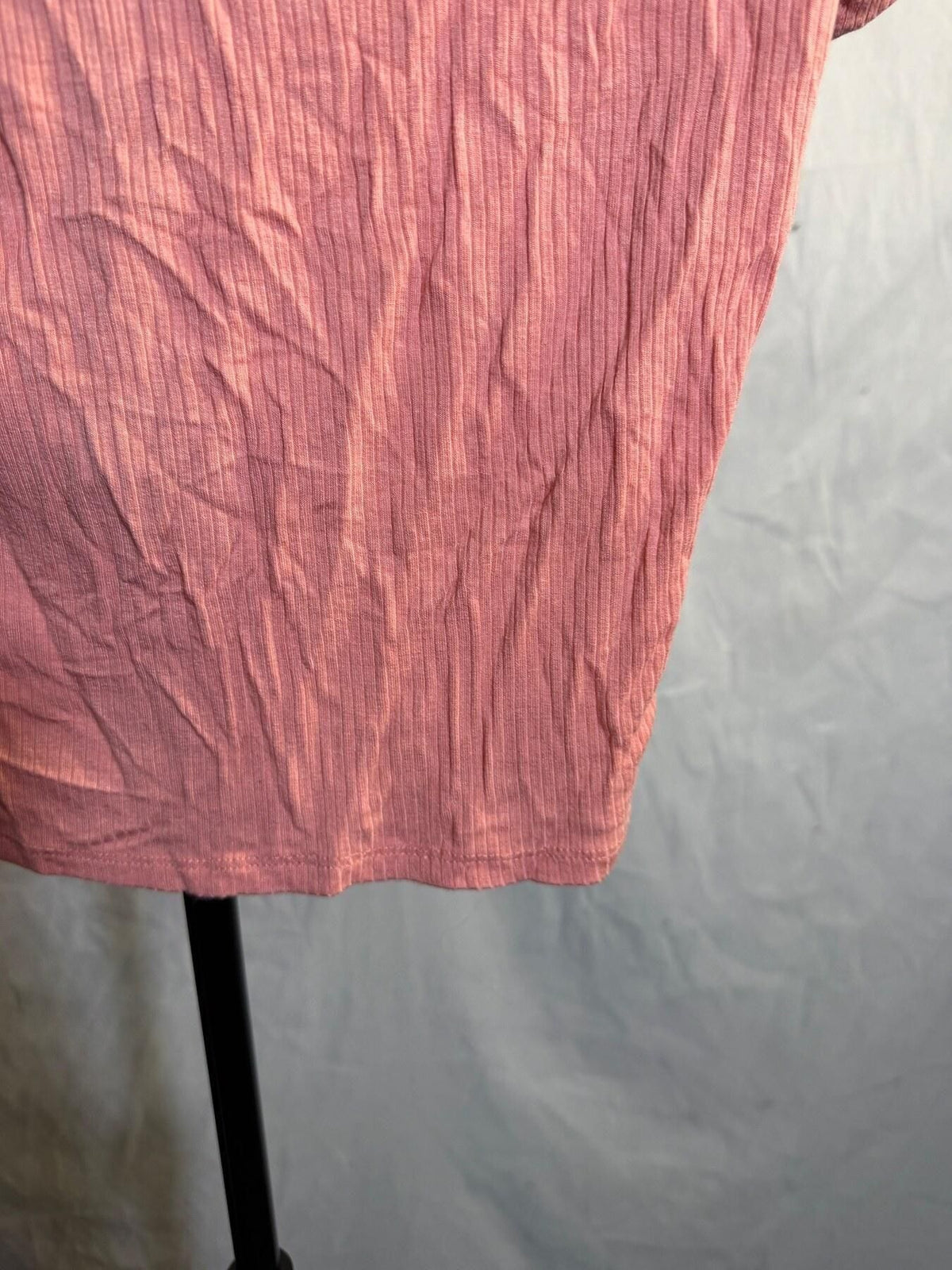BOZZOLO Women's Medium Pink Ribbed Short Sleeve Crop Top - Wormhole Thrift