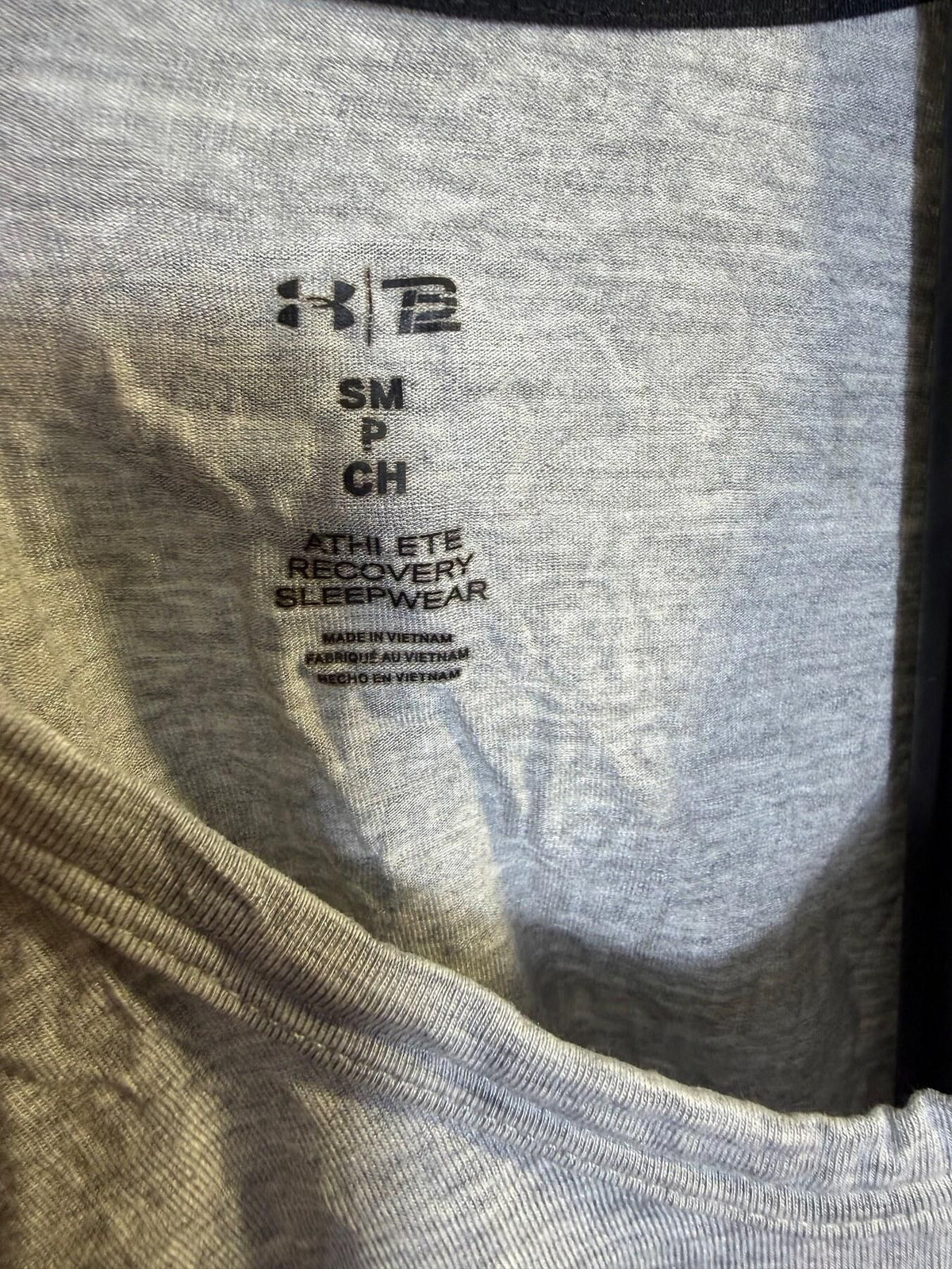 Under Armour Women's Small Grey Happy Recovery Sleepwear V-Neck T-Shirt - Wormhole Thrift