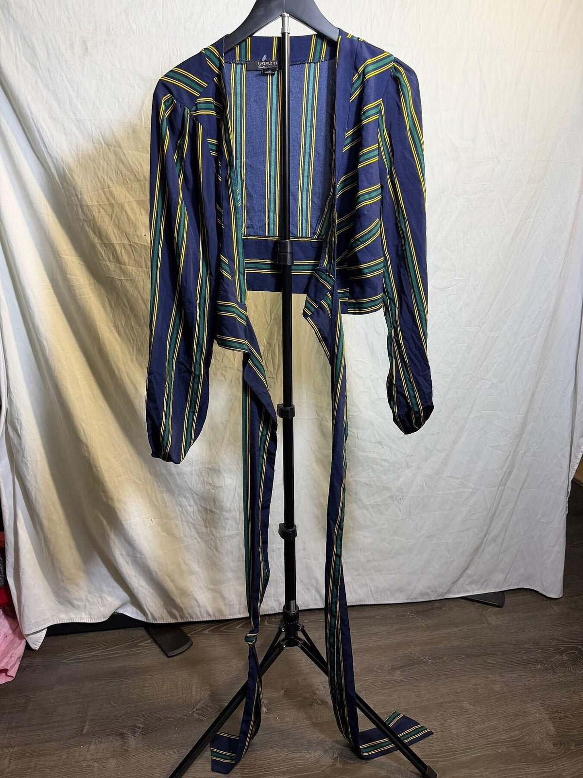 Forever 21 Contemporary Striped Wrap Crop Top Blouse Women's XL - Wormhole Thrift