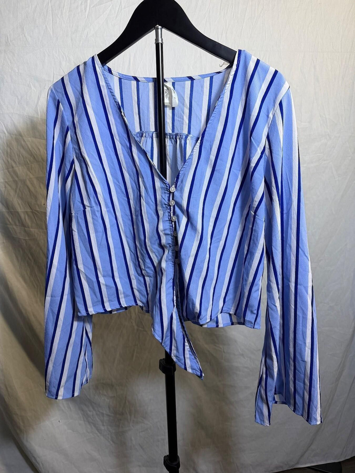 TRUTH nyc Women's Blue & White Striped Tie Front V-Neck Bell Sleeve Blouse L - Wormhole Thrift