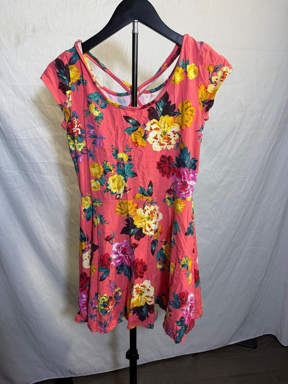 Ambiance Apparel Pink Floral Fit & Flare Dress Size L Keyhole Back - Wormhole Thrift