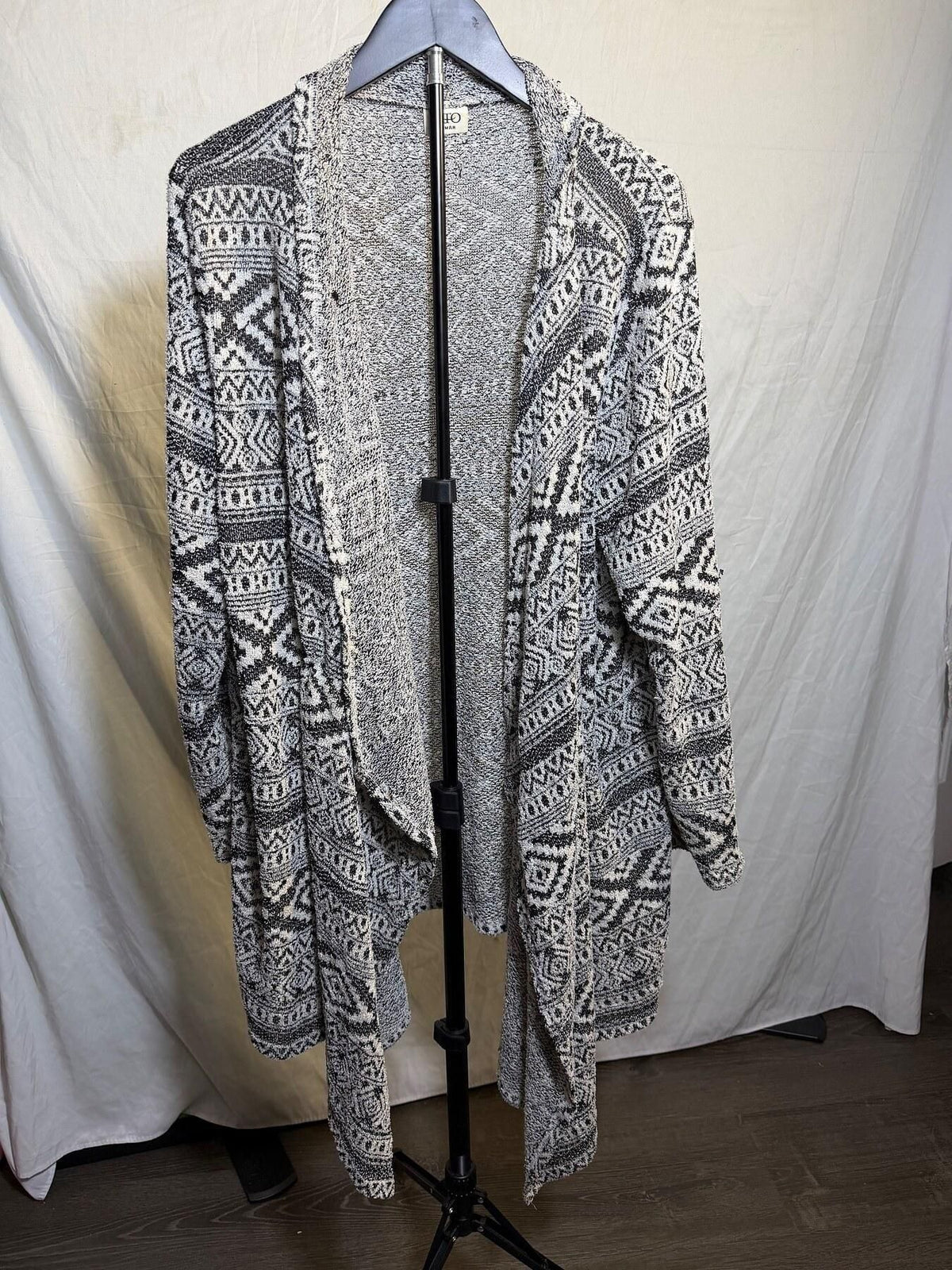 Cato Woman Black White Geometric Open Front Cardigan Sweater - Wormhole Thrift