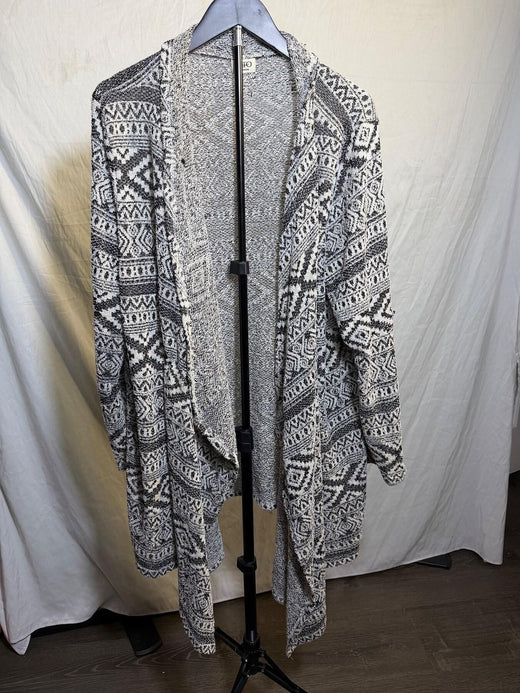 Cato Woman Black White Geometric Open Front Cardigan Sweater - Wormhole Thrift
