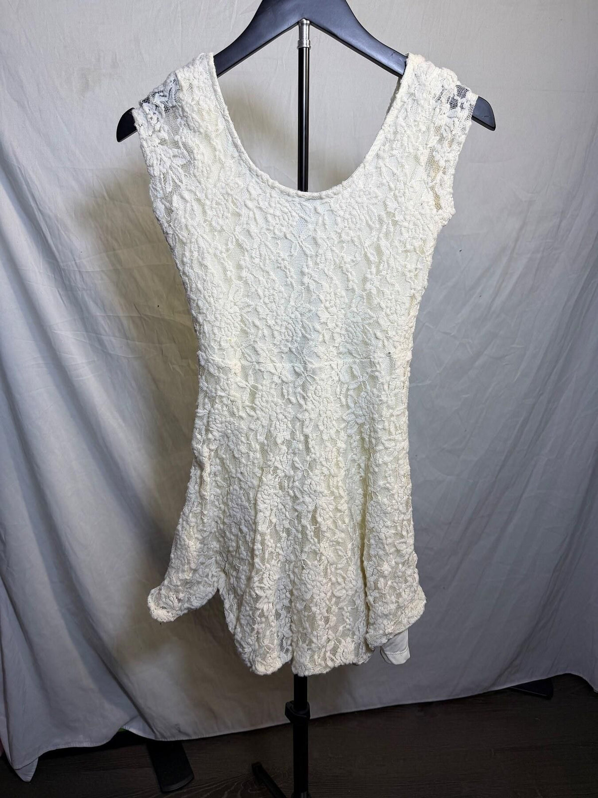 Love Chesley Women's Size L Cream Floral Lace Scoop Neck Dress - Wormhole Thrift
