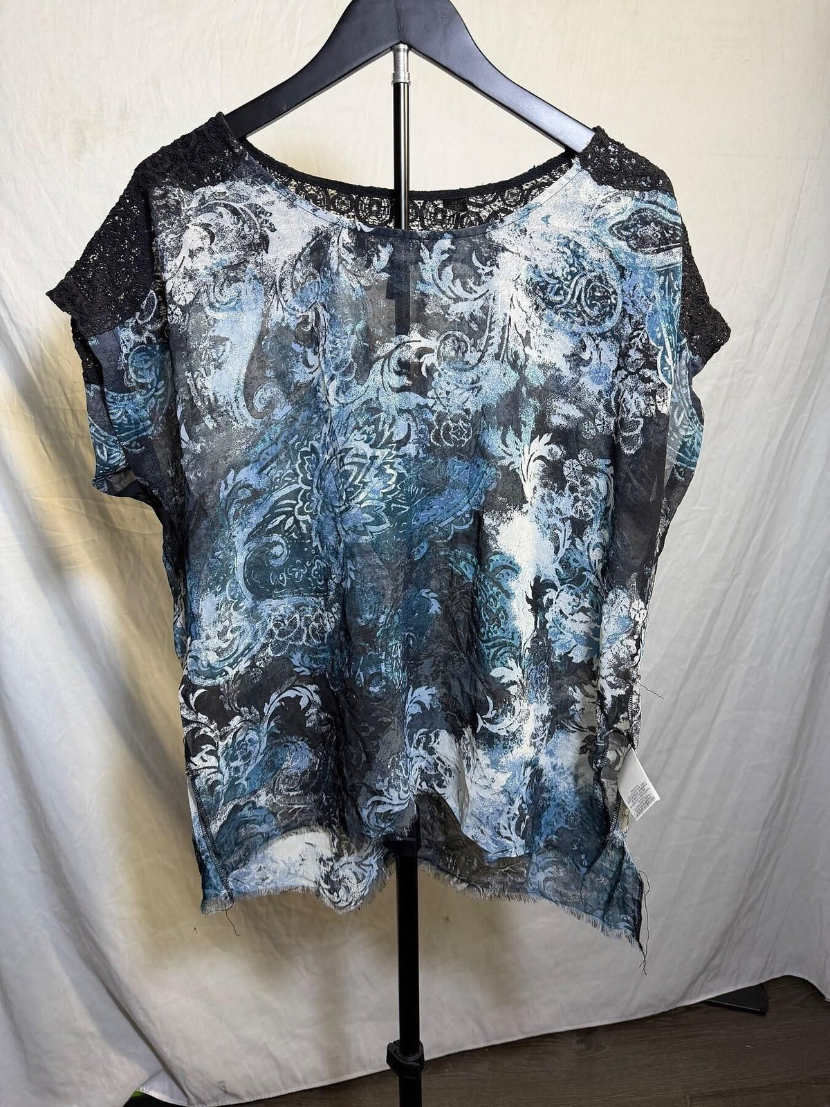 Skye's the Limit Blue Black White Lace Trim Blouse Top - Wormhole Thrift