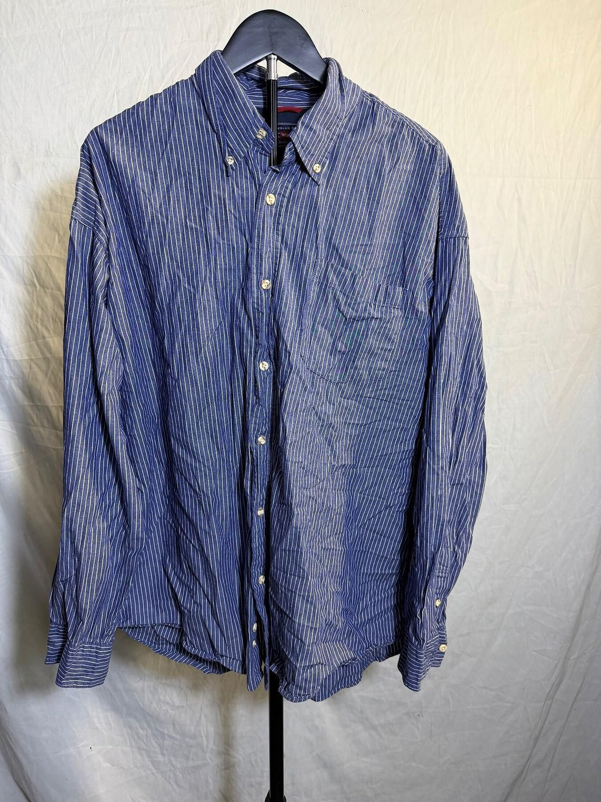 Wrangler Men's XL Blue Pinstripe Button Down Shirt - Wormhole Thrift