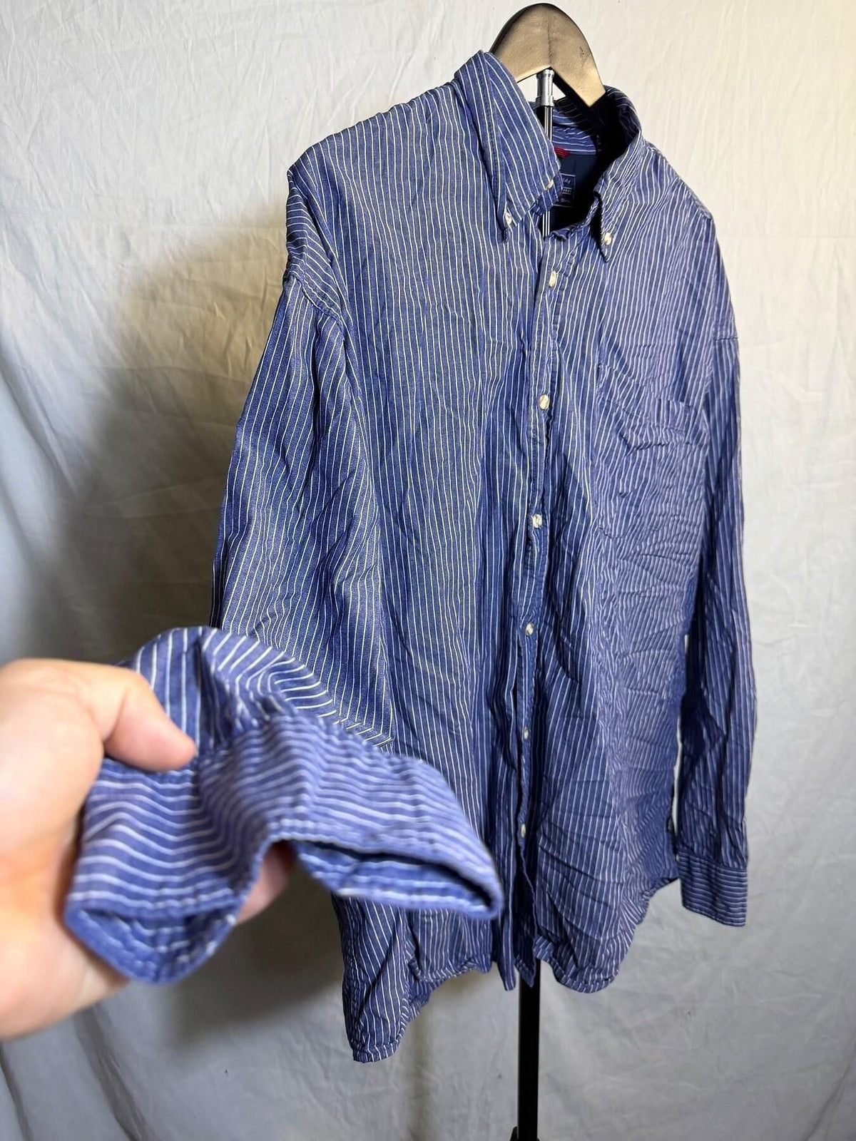Wrangler Men's XL Blue Pinstripe Button Down Shirt - Wormhole Thrift