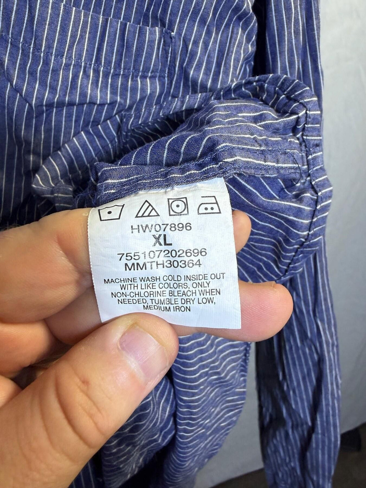 Wrangler Men's XL Blue Pinstripe Button Down Shirt - Wormhole Thrift