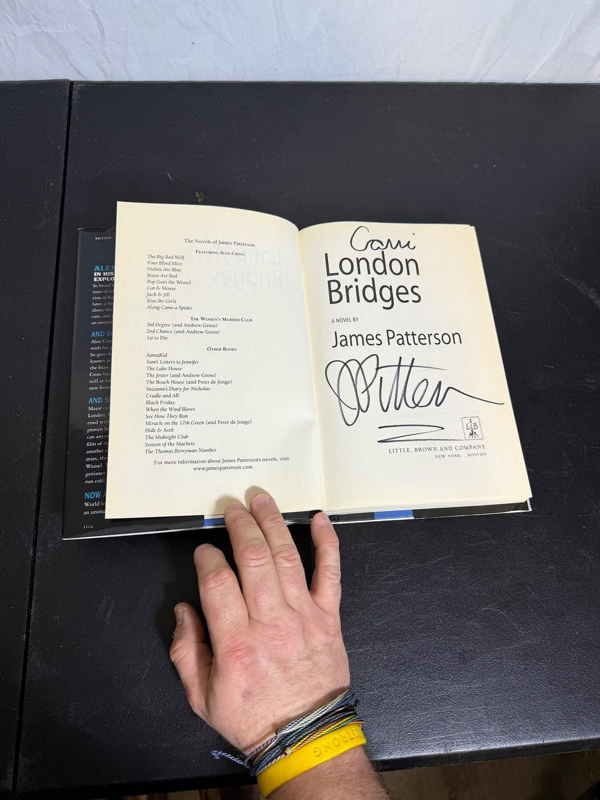 Signed Hardcover London Bridges by James Patterson First Edition 2004 - Wormhole Thrift