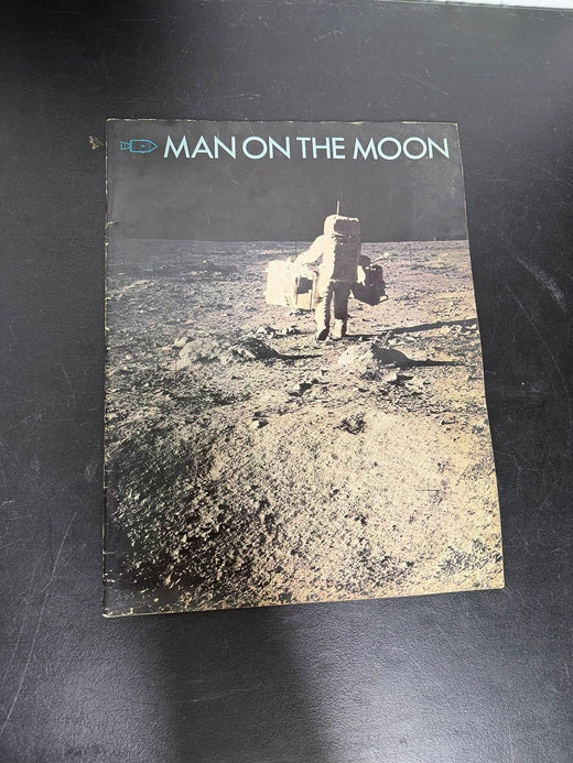 Vintage MAN ON THE MOON Apollo 11 Commemorative Publication Book - Wormhole Thrift