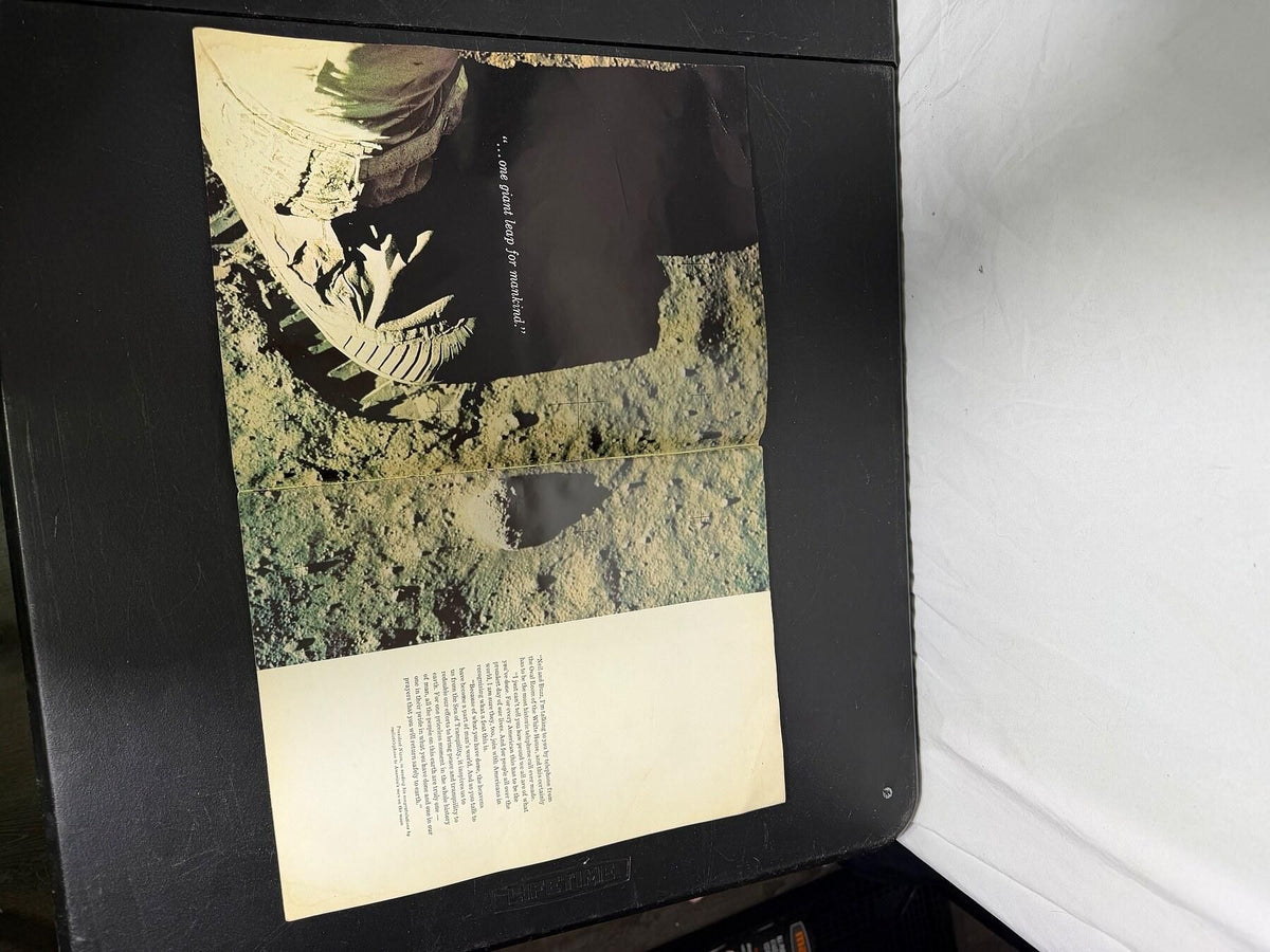 Vintage MAN ON THE MOON Apollo 11 Commemorative Publication Book - Wormhole Thrift