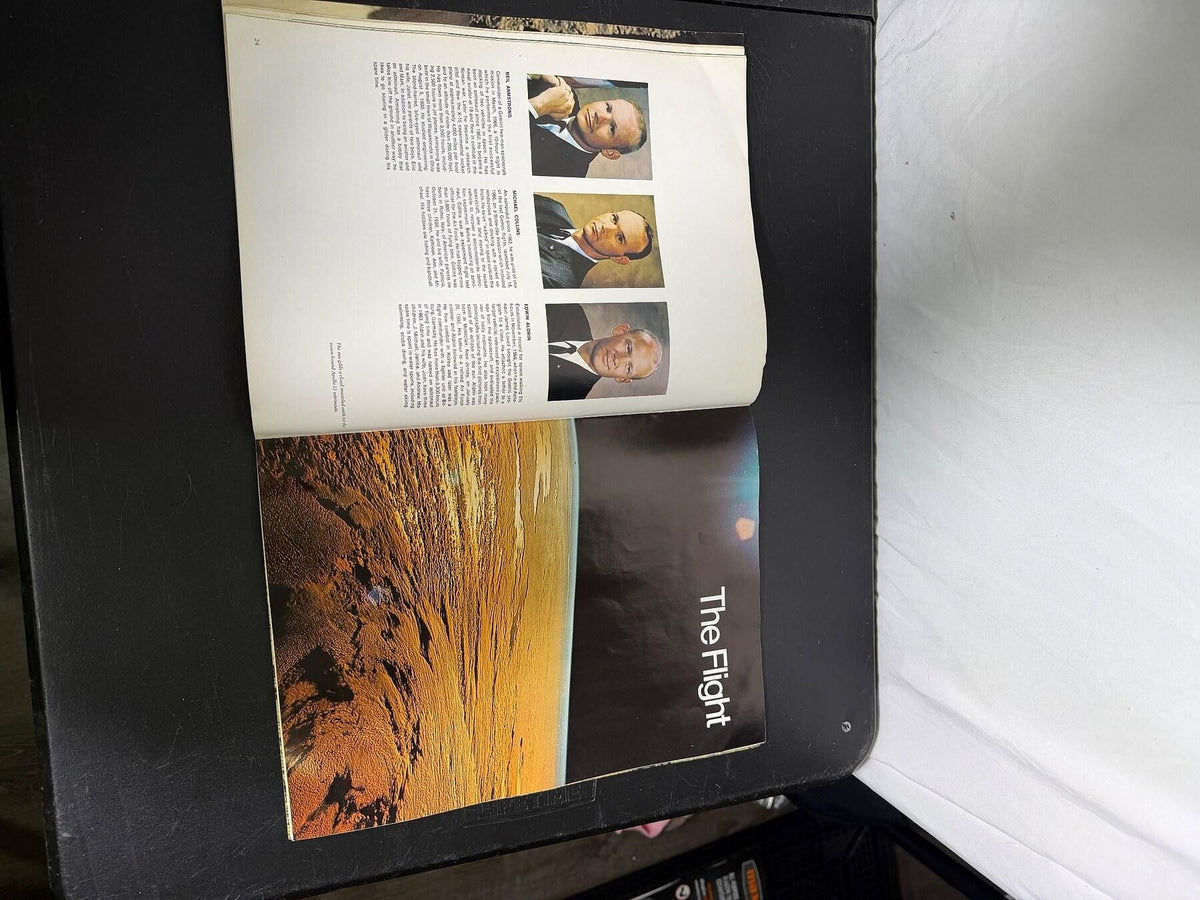 Vintage MAN ON THE MOON Apollo 11 Commemorative Publication Book - Wormhole Thrift