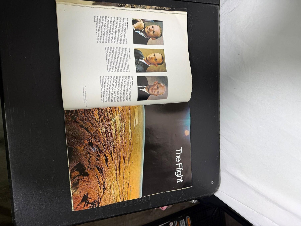 Vintage MAN ON THE MOON Apollo 11 Commemorative Publication Book - Wormhole Thrift