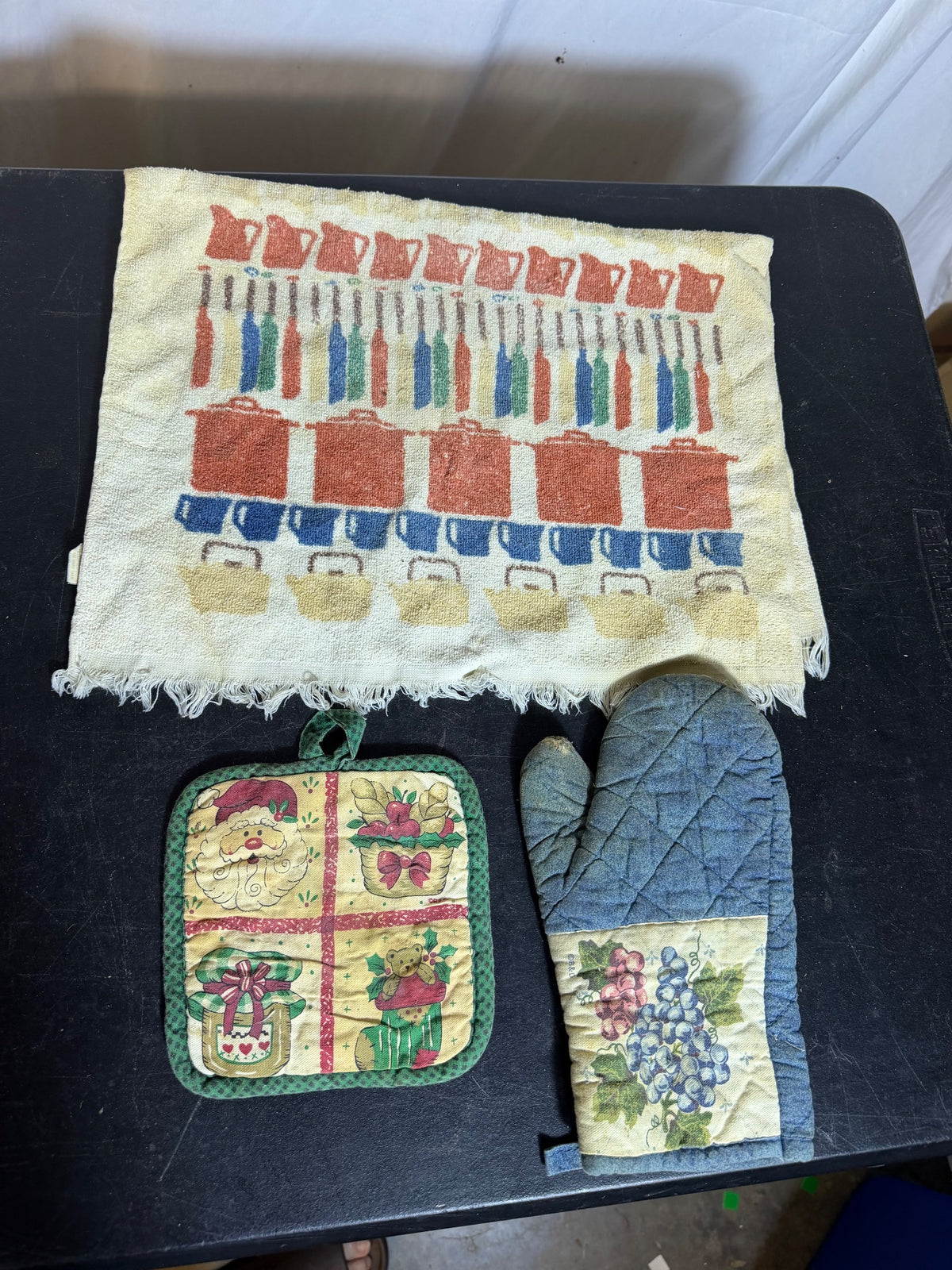 Vintage Kitchen Textile Lot - Dish Towel, Pot Holder, Oven Mitt - Wormhole Thrift